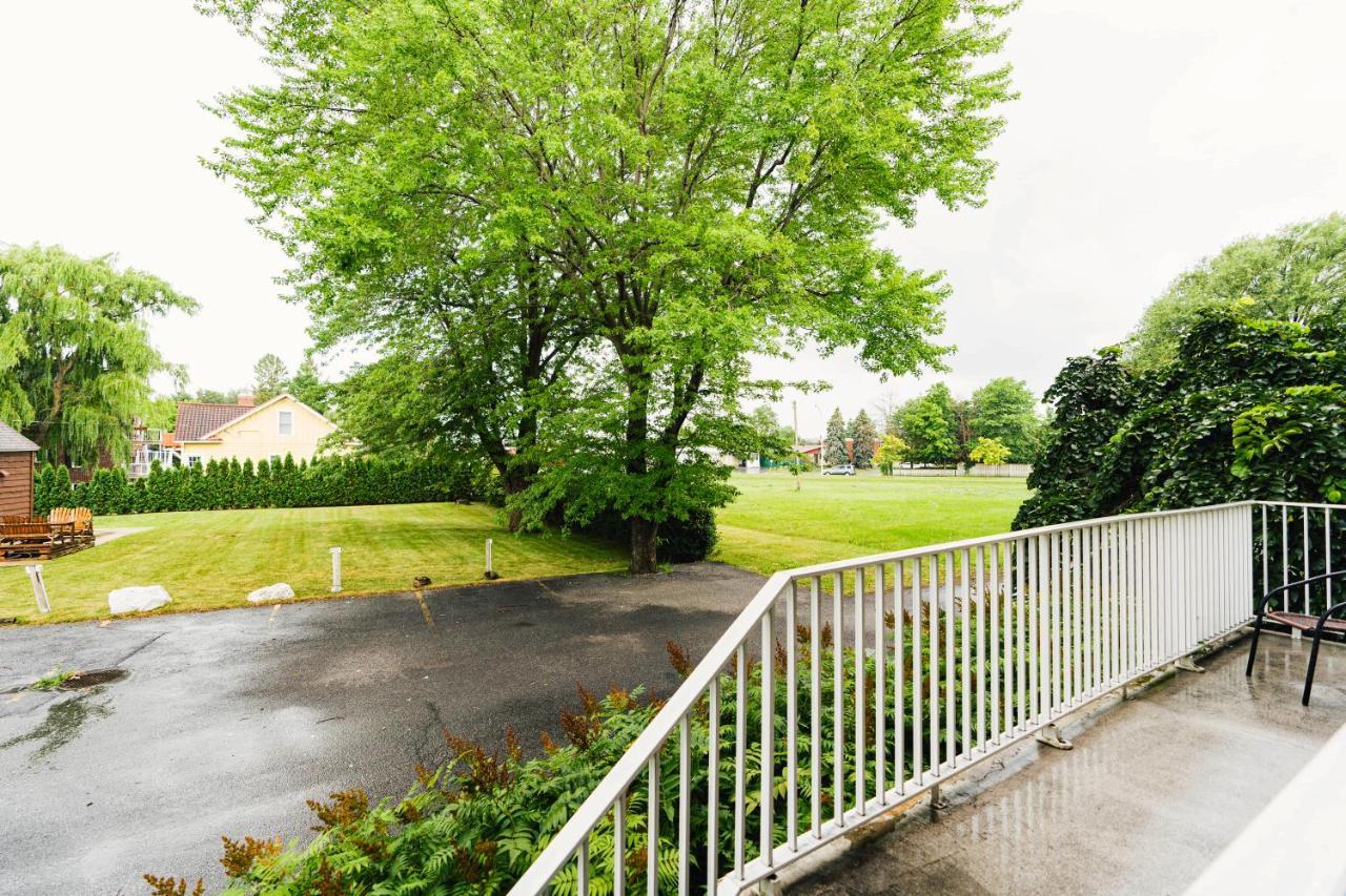 Auberge Harris Saint-Jean-sur-Richelieu Extérieur photo
