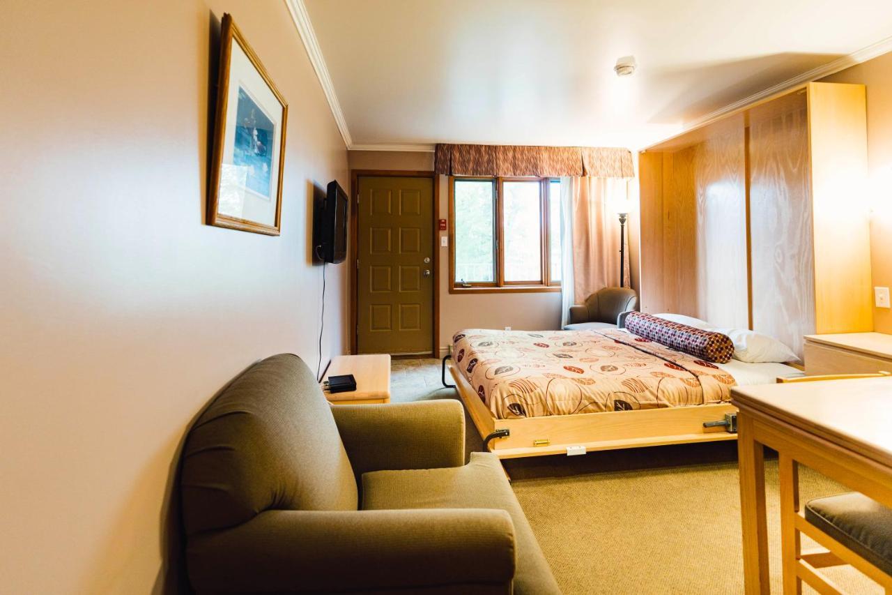 Auberge Harris Saint-Jean-sur-Richelieu Extérieur photo