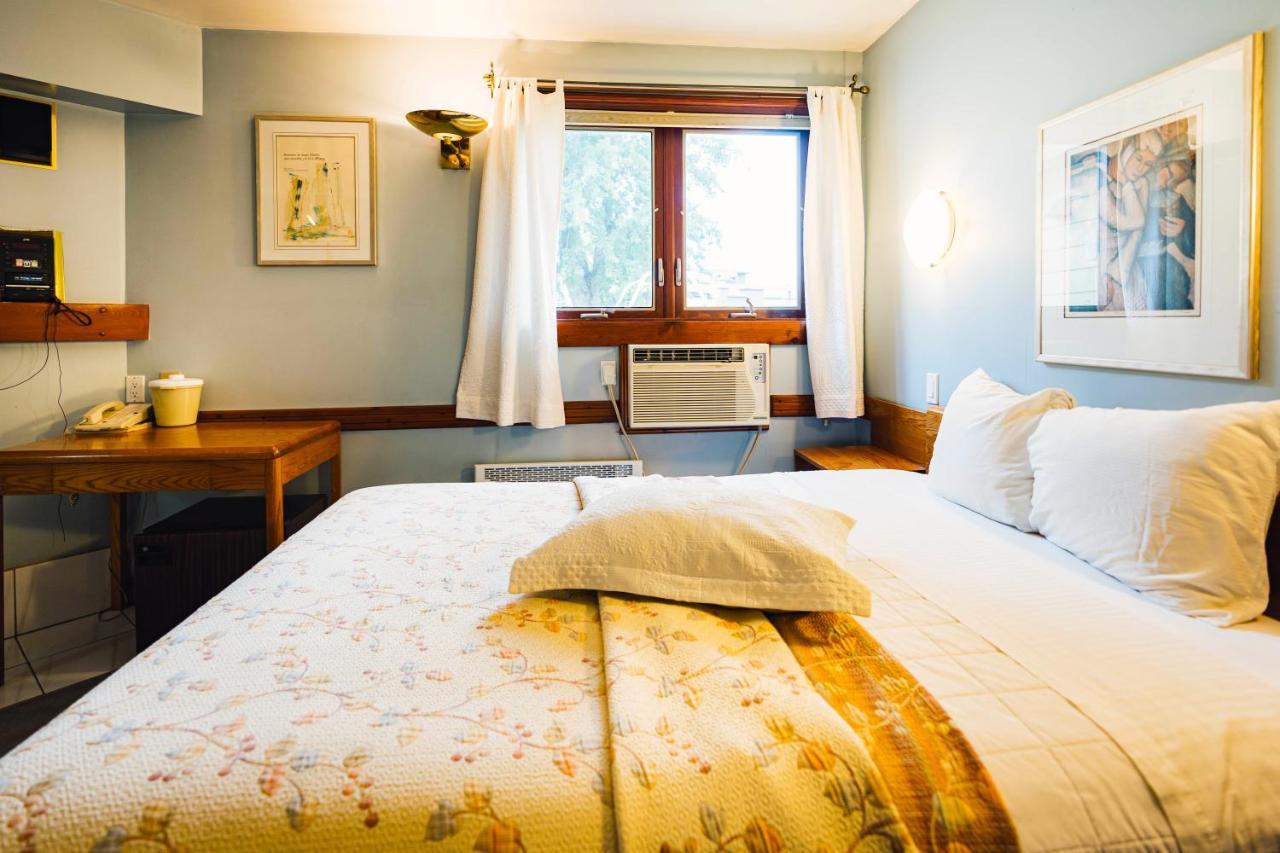 Auberge Harris Saint-Jean-sur-Richelieu Extérieur photo